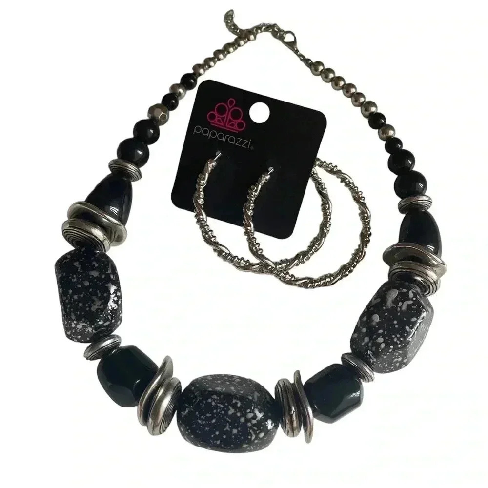 Paparazzi Women Necklace and‎ Earrings Set in Black and Silver